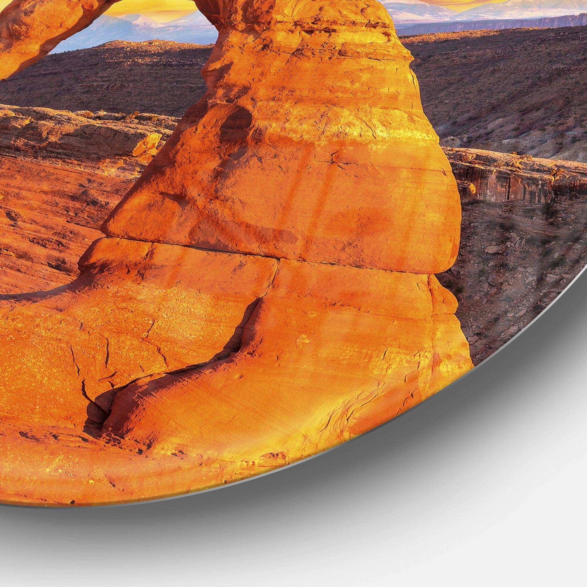 Delicate Arch in Arches Park - Landscape Round Metal Wall Art
