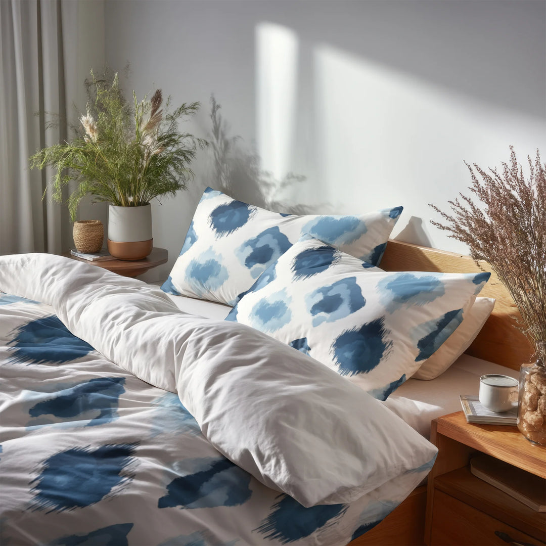 Ikat Bedding Set 5 Pcs - Blue And White Calm Ikat Duvet Cover And Throw Pillow Set