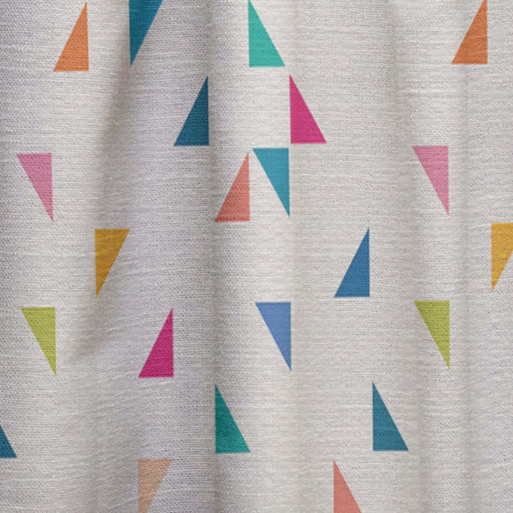 Abstract Triangular Retro Pattern I&