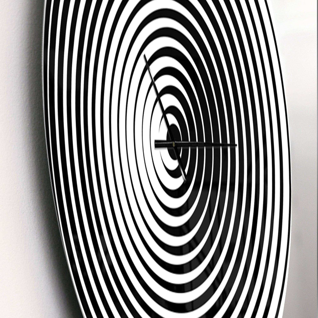 Black and White Optical Illusion - Abstract Metal Wall Clock