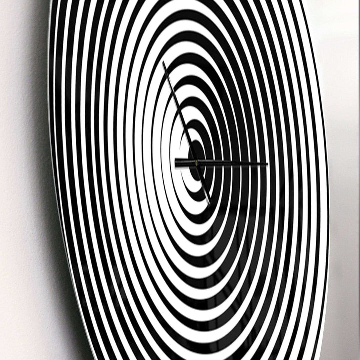 Black and White Optical Illusion - Abstract Metal Wall Clock