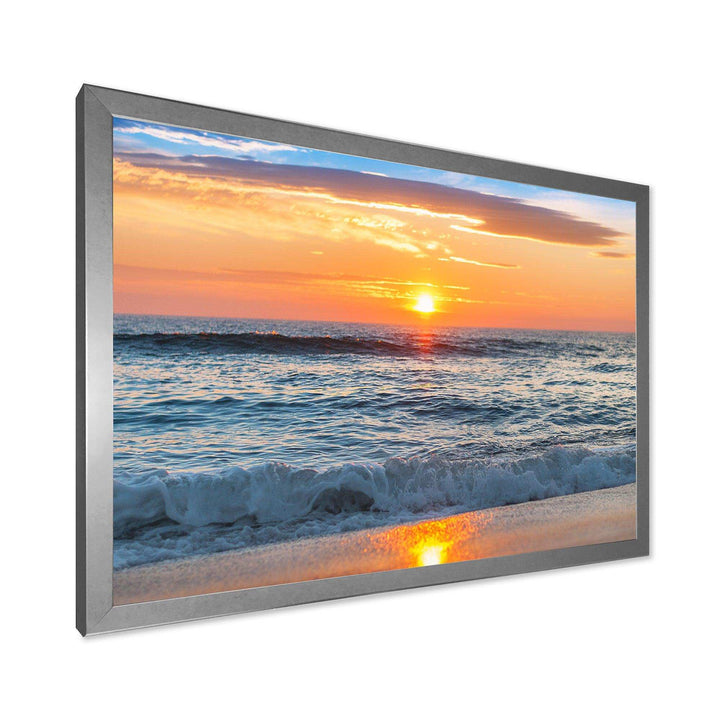 Beautiful Sunrise over the Horizon.