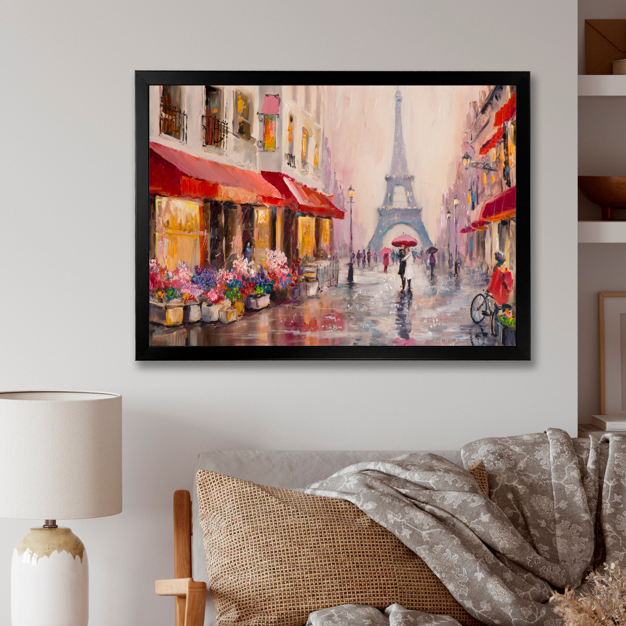 Lovers in Paris Eiffel Tower