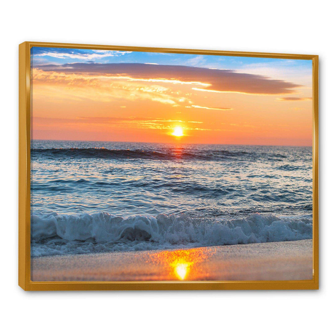 Beautiful Sunrise over the Horizon.