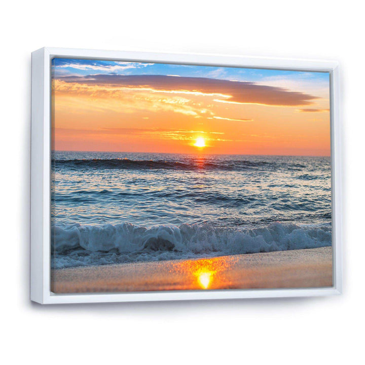Beautiful Sunrise over the Horizon.
