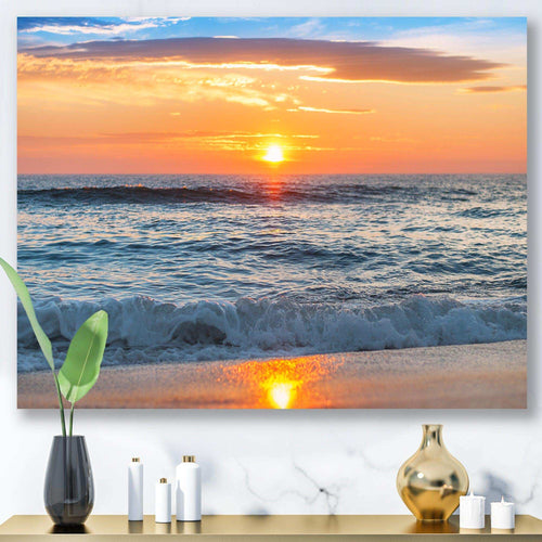 Beautiful Sunrise over the Horizon.